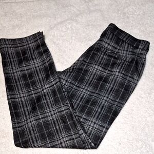 Womens Lee Plaid Black and Gray Pants, Size 12 M.